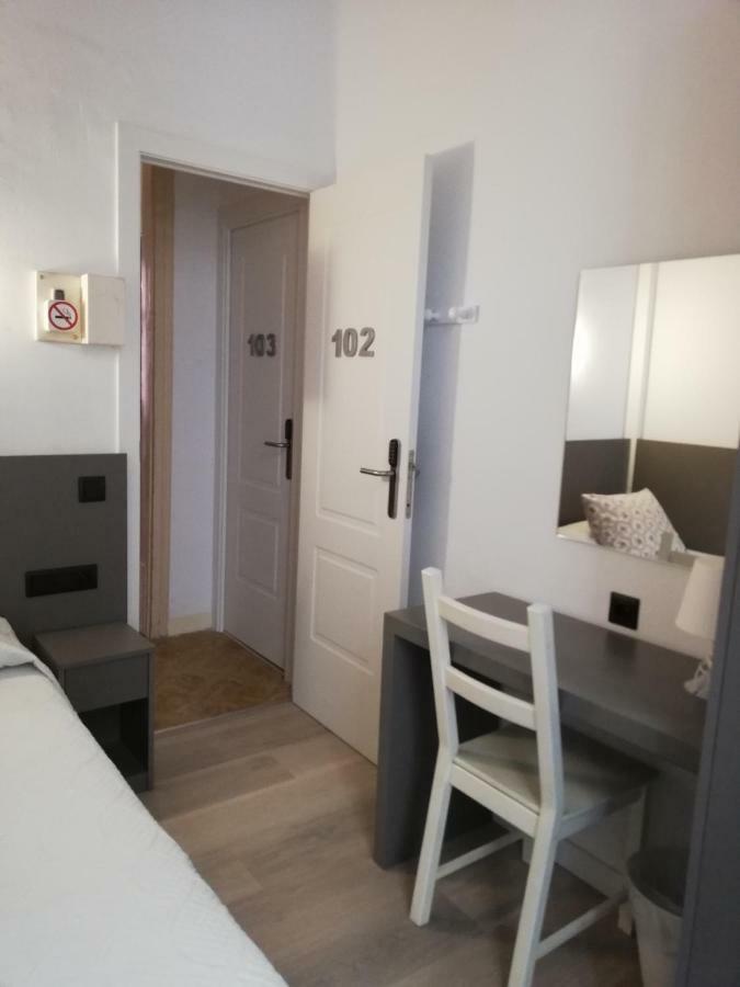 Hostal Parellades Sitges Kültér fotó